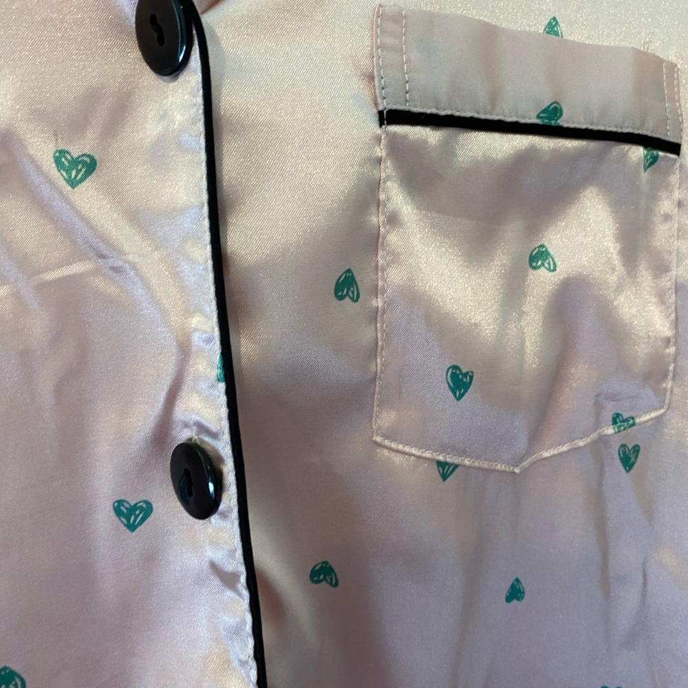 Silky pink pajamas - Picture 3 of 6